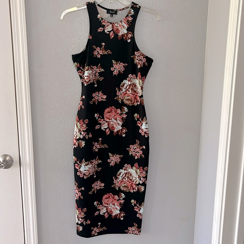 Black dress, midi